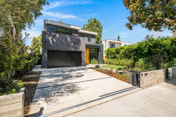 3831 Mound View Avenue, Studio City, CA