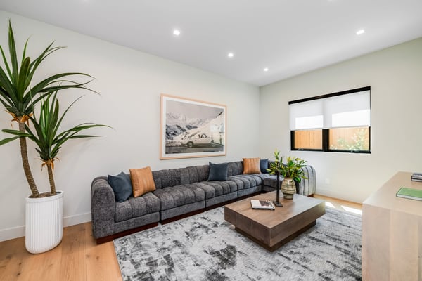 3831 Mound View Avenue, Studio City, CA