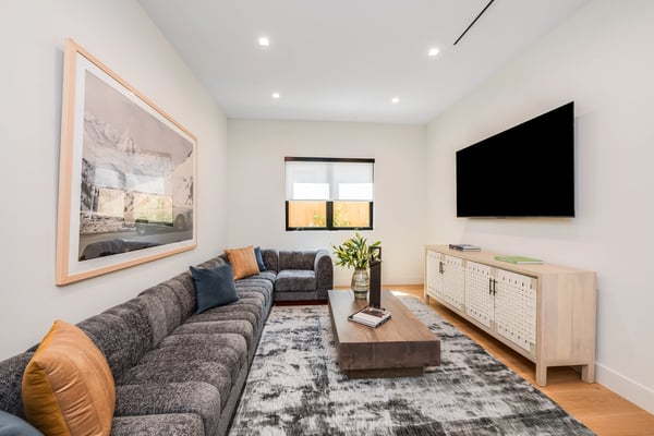 3831 Mound View Avenue, Studio City, CA
