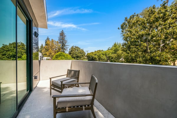 3831 Mound View Avenue, Studio City, CA