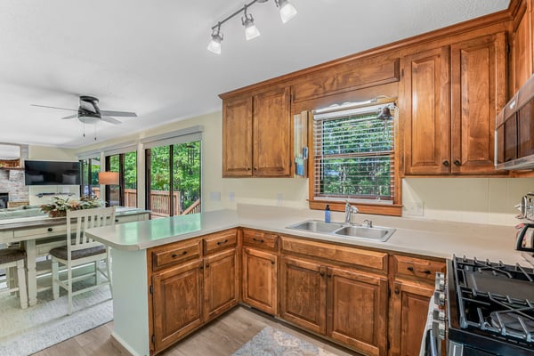 600 Winding Creek Dr, Carthage, NC