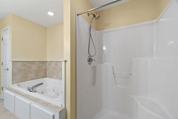 20 Victoria Dr, Leicester, MA
