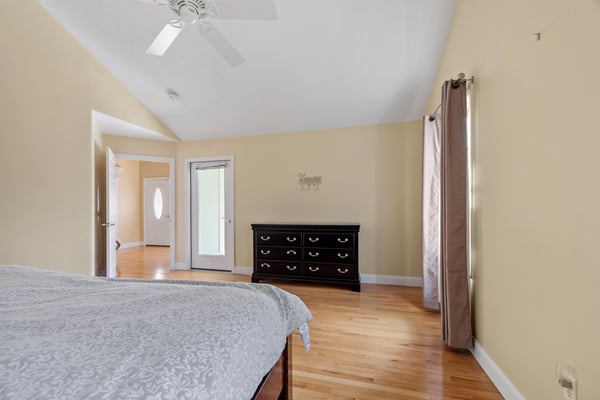 20 Victoria Dr, Leicester, MA
