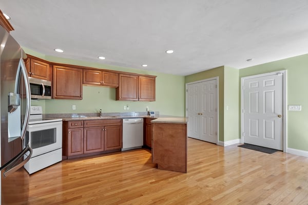 20 Victoria Dr, Leicester, MA