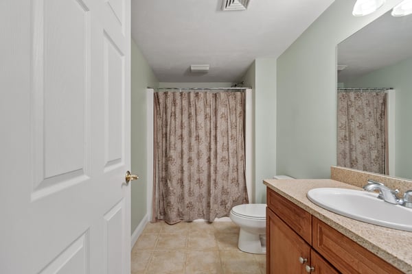 20 Victoria Dr, Leicester, MA