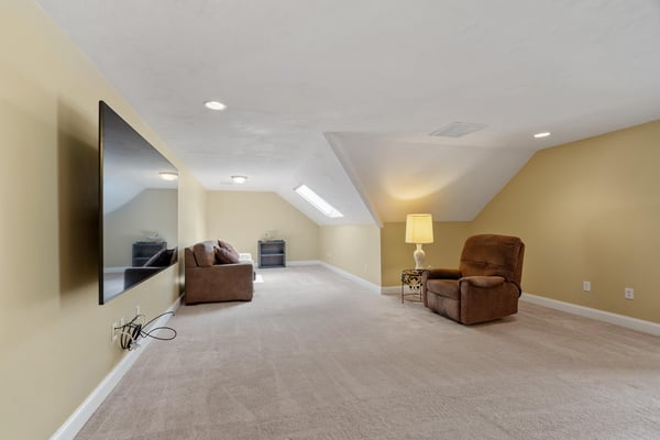 20 Victoria Dr, Leicester, MA