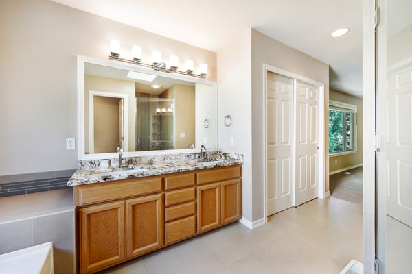 7115 NE 167th St, Kenmore, WA