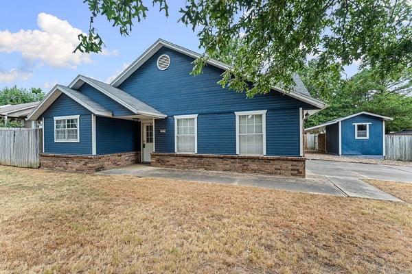 House on corner lot