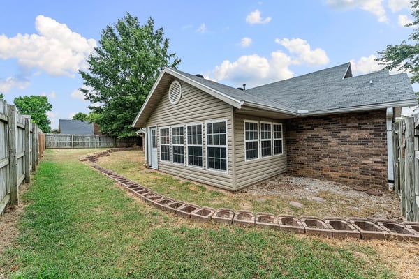1600 S 26th Pl, Rogers, AR