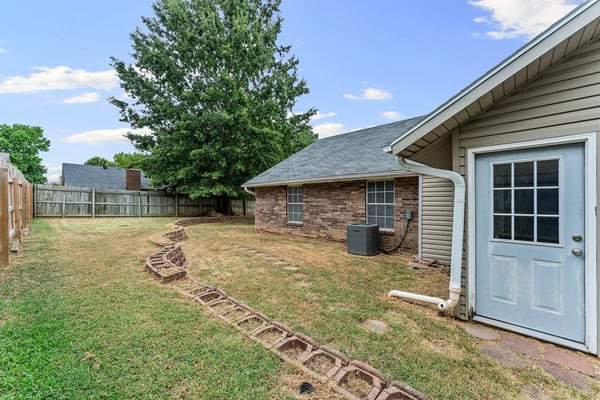 1600 S 26th Pl, Rogers, AR