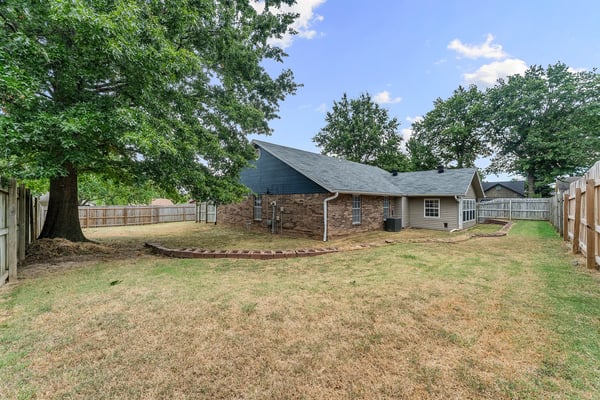 1600 S 26th Pl, Rogers, AR