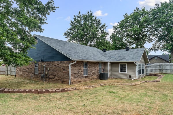 1600 S 26th Pl, Rogers, AR