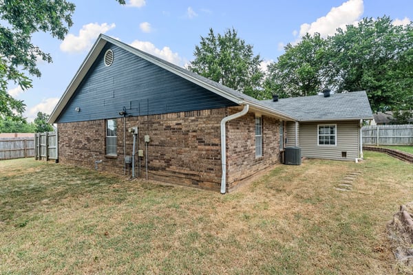 1600 S 26th Pl, Rogers, AR