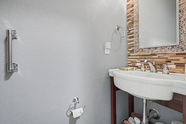5155 W Quincy Avenue, L104, Denver, CO