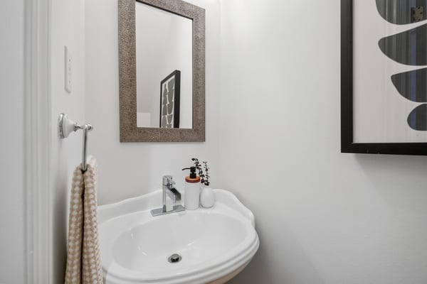 722F Kingston Rd., Toronto, ON