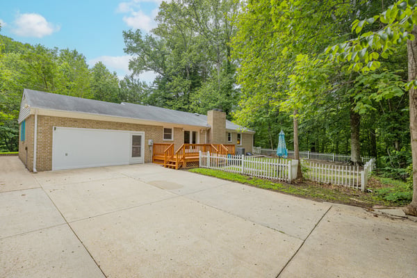 17 Wesley Terrace, Weems, VA