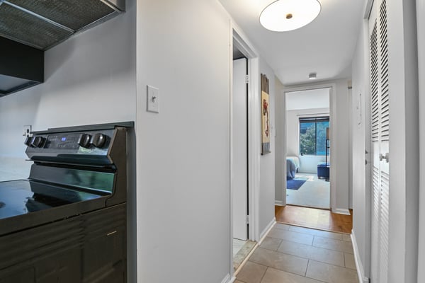 9700 Kingsbridge Drive, 202, Fairfax, VA