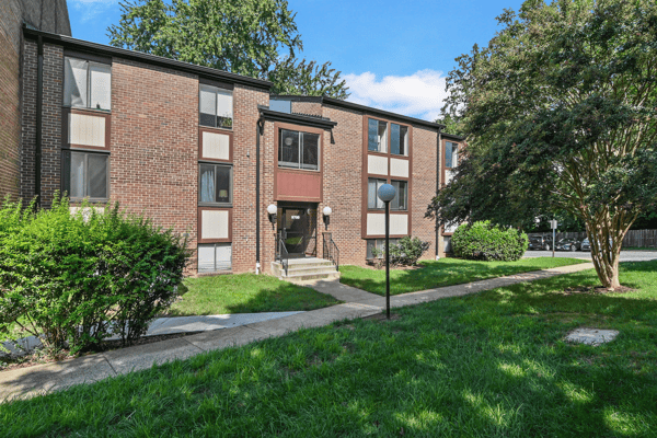 9700 Kingsbridge Drive, 202, Fairfax, VA