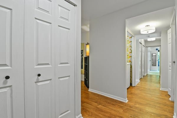9700 Kingsbridge Drive, 202, Fairfax, VA