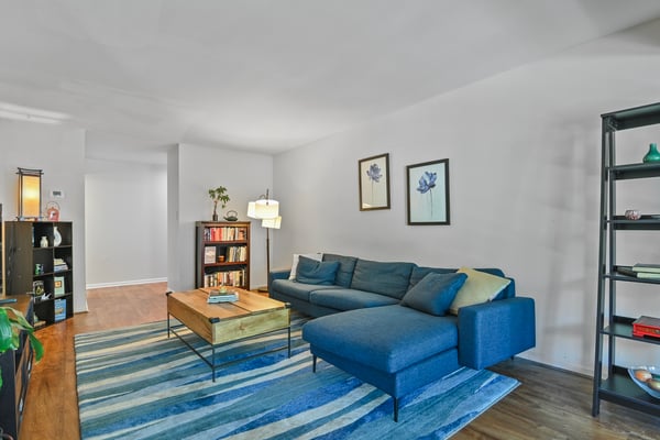 9700 Kingsbridge Drive, 202, Fairfax, VA