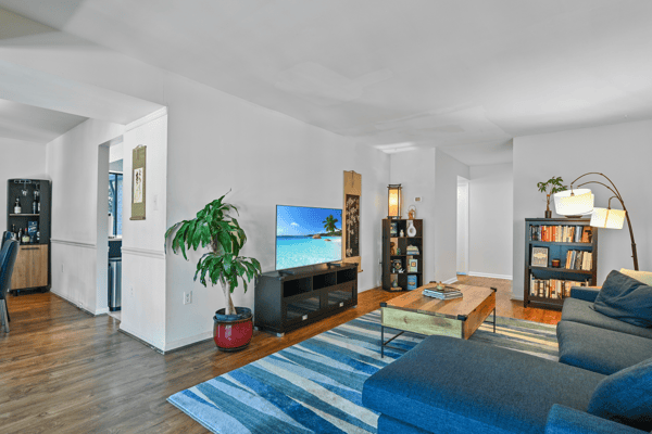 9700 Kingsbridge Drive, 202, Fairfax, VA