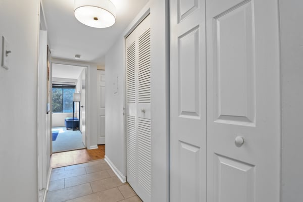9700 Kingsbridge Drive, 202, Fairfax, VA