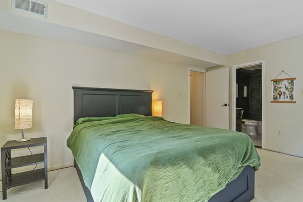 9700 Kingsbridge Drive, 202, Fairfax, VA
