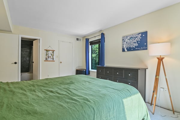 9700 Kingsbridge Drive, 202, Fairfax, VA