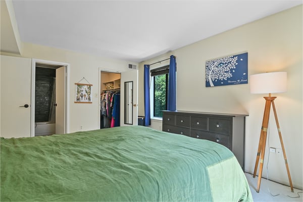 9700 Kingsbridge Drive, 202, Fairfax, VA