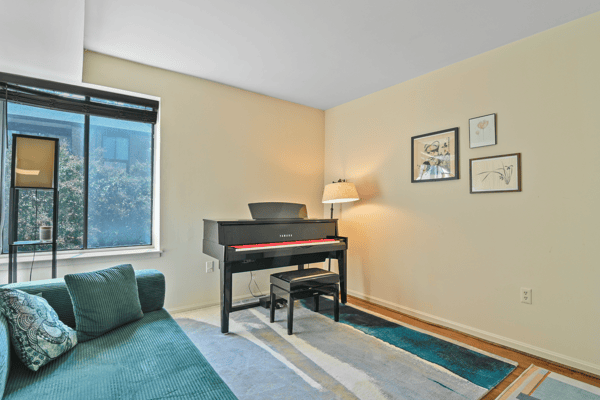 9700 Kingsbridge Drive, 202, Fairfax, VA
