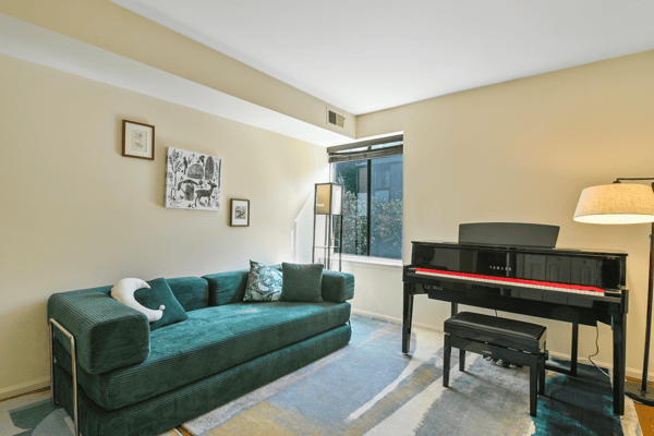 9700 Kingsbridge Drive, 202, Fairfax, VA