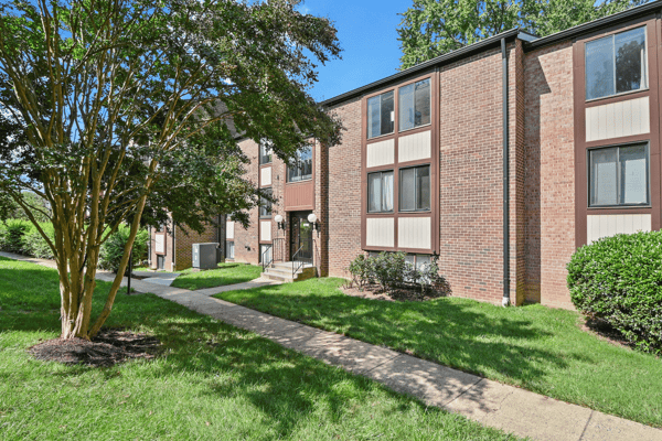 9700 Kingsbridge Drive, 202, Fairfax, VA