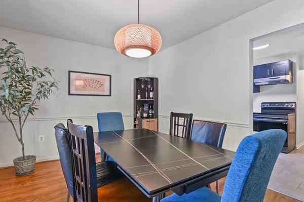 9700 Kingsbridge Drive, 202, Fairfax, VA