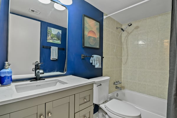 9700 Kingsbridge Drive, 202, Fairfax, VA