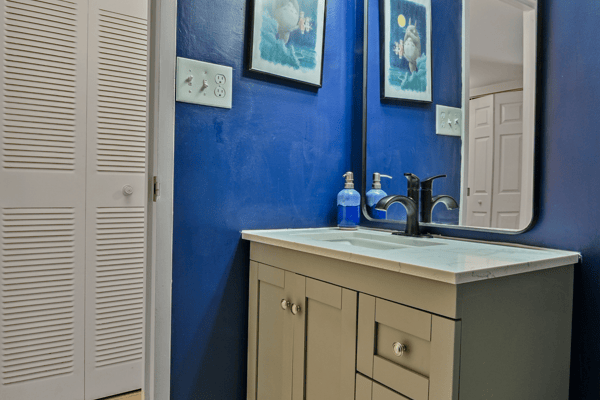 9700 Kingsbridge Drive, 202, Fairfax, VA