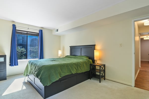 9700 Kingsbridge Drive, 202, Fairfax, VA