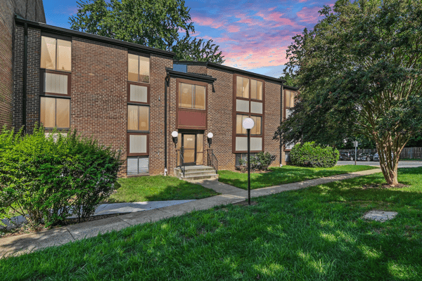 9700 Kingsbridge Drive, 202, Fairfax, VA