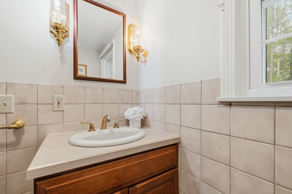 42 Harding Road, Portsmouth, NH