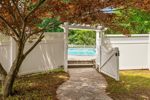 61 Bunker Hill Avenue, Stratham, NH