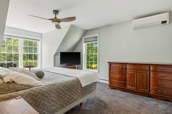 61 Bunker Hill Avenue, Stratham, NH