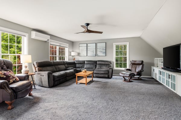 61 Bunker Hill Avenue, Stratham, NH
