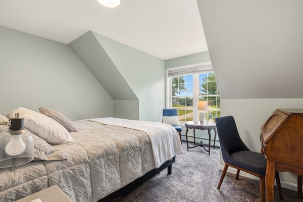 61 Bunker Hill Avenue, Stratham, NH