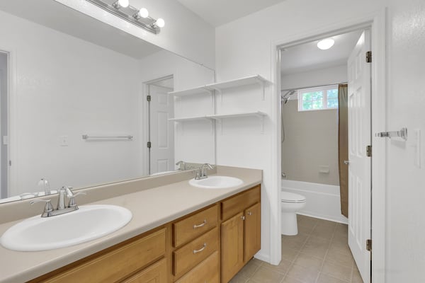 Upper Level Full Bathroom