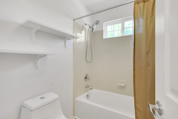 Upper Level Full Bathroom