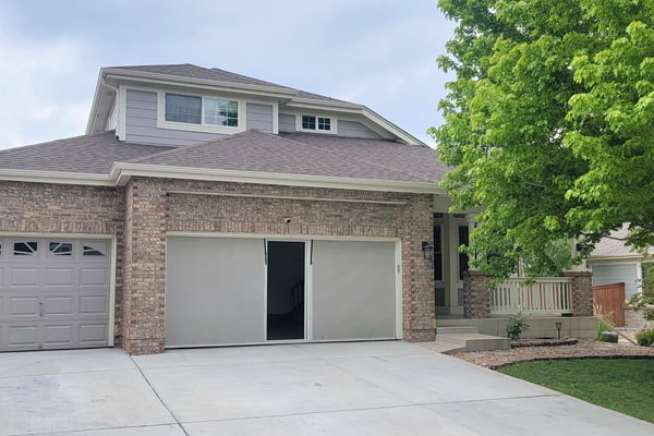 The garage is equipped with a retractable screen door.
