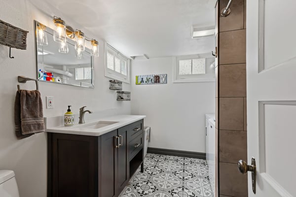 1102 W Fremont Ave, Selah, WA