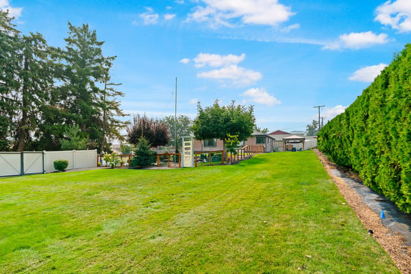 1102 W Fremont Ave, Selah, WA