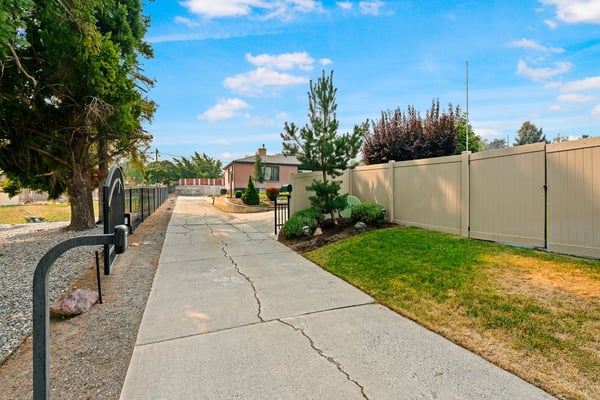 1102 W Fremont Ave, Selah, WA