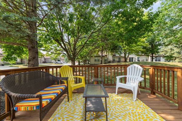 12x10 deck with steps (great if you have a dog)