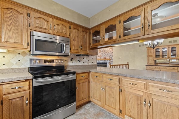 1222 Hidden Fields Dr, West Bend, WI